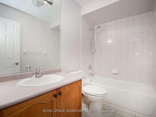 113-5260 Mcfarren Blvd, Mississauga, ON - Indoor Photo Showing Bathroom