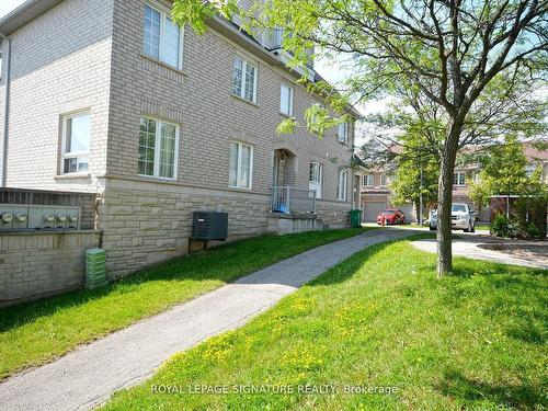 113-5260 Mcfarren Blvd, Mississauga, ON - Outdoor