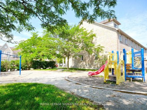 113-5260 Mcfarren Blvd, Mississauga, ON - Outdoor