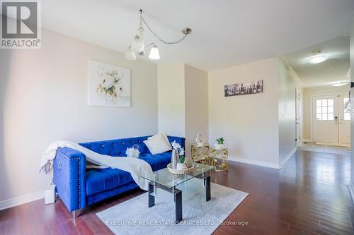 12 Heartview Road, Brampton (Sandringham-Wellington), ON - Indoor Photo Showing Living Room