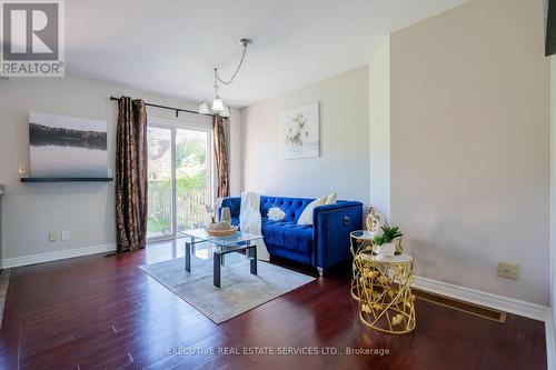 12 Heartview Road, Brampton (Sandringham-Wellington), ON - Indoor Photo Showing Living Room