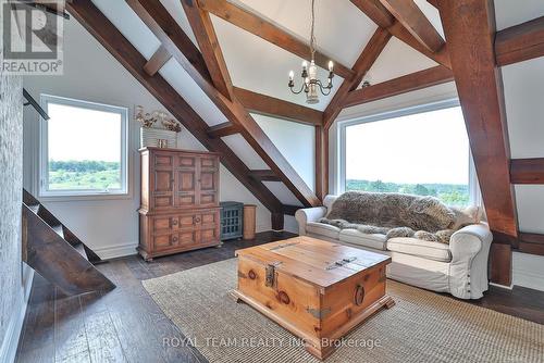 388303 20Th Side Road, Mono, ON - Indoor Photo Showing Living Room