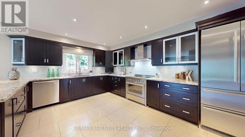 1 Fernwood Court, Richmond Hill, ON - Indoor Photo Showing Kitchen With Upgraded Kitchen