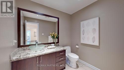 1 Fernwood Court, Richmond Hill, ON - Indoor Photo Showing Bathroom