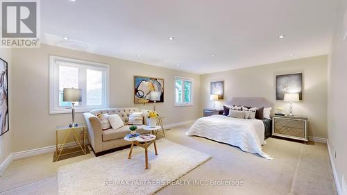 1 Fernwood Court, Richmond Hill, ON - Indoor Photo Showing Living Room