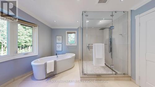 1 Fernwood Court, Richmond Hill, ON - Indoor Photo Showing Bathroom