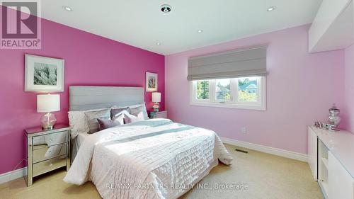 1 Fernwood Court, Richmond Hill, ON - Indoor Photo Showing Bedroom