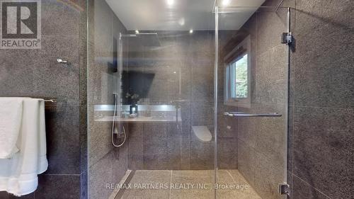 1 Fernwood Court, Richmond Hill, ON - Indoor Photo Showing Bathroom