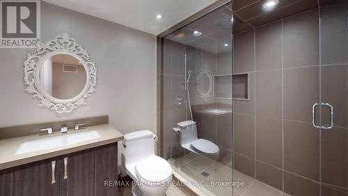 1 Fernwood Court, Richmond Hill, ON - Indoor Photo Showing Bathroom