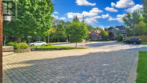 1 Fernwood Court, Richmond Hill, ON - Outdoor