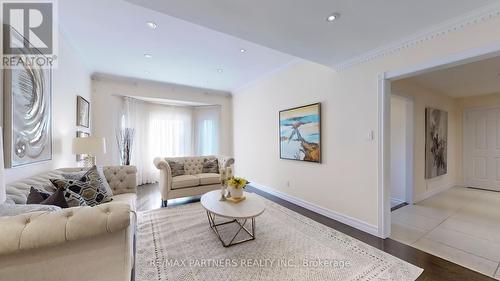 1 Fernwood Court, Richmond Hill, ON - Indoor Photo Showing Living Room