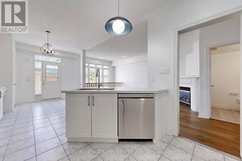 67 Irish Rose Drive, Markham, ON - Indoor Photo Showing Kitchen