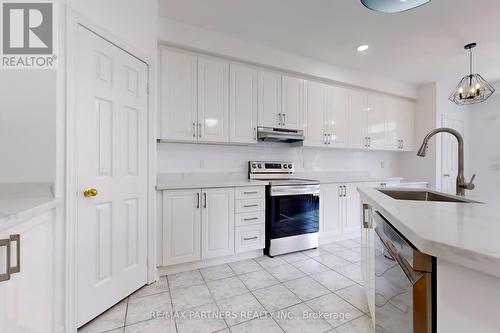 67 Irish Rose Drive, Markham, ON - Indoor Photo Showing Kitchen