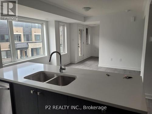 25 Magnolia Lane, Barrie (Innis-Shore), ON - Indoor Photo Showing Kitchen With Double Sink