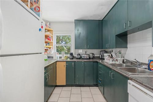 171 Arkell Street, Hamilton, ON - Indoor Photo Showing Kitchen With Double Sink