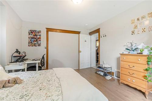 171 Arkell Street, Hamilton, ON - Indoor Photo Showing Bedroom