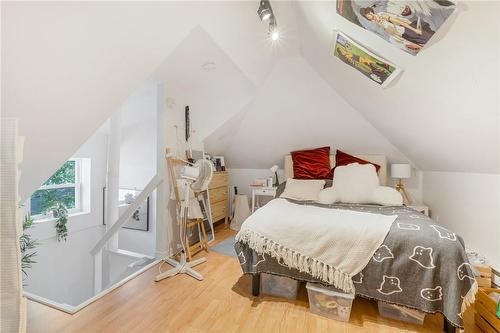 171 Arkell Street, Hamilton, ON - Indoor Photo Showing Bedroom