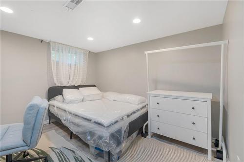 171 Arkell Street, Hamilton, ON - Indoor Photo Showing Bedroom