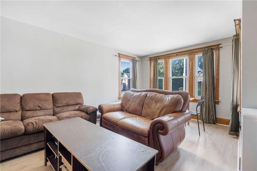 171 Arkell Street, Hamilton, ON - Indoor Photo Showing Living Room