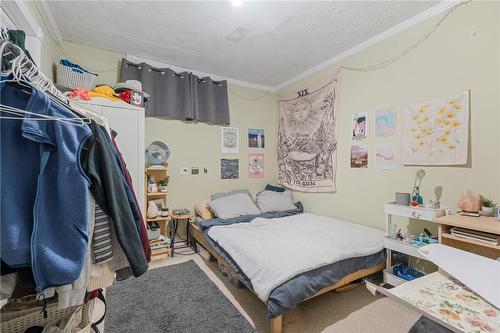 139 Whitney Avenue, Hamilton, ON - Indoor Photo Showing Bedroom