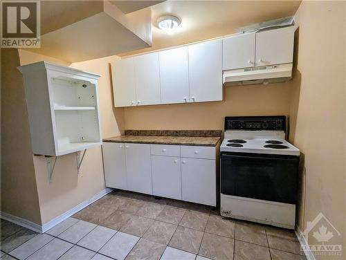 81 Craig Henry Drive, Ottawa, ON - Indoor Photo Showing Kitchen