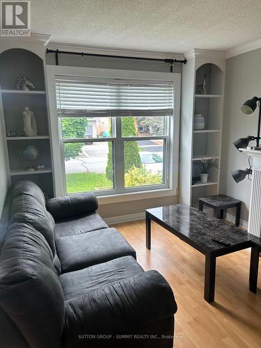 2 Bdrms - 86 Commerford Street, Thorold, ON - Indoor Photo Showing Living Room