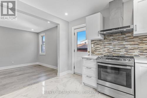 146 Craigroyston Road, Hamilton, ON - Indoor Photo Showing Kitchen