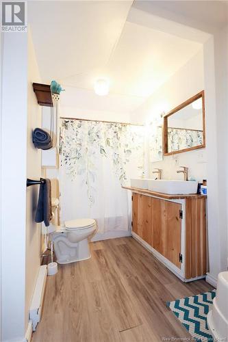 401 Gibson Street, Fredericton, NB - Indoor Photo Showing Bathroom