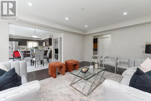 4508 Shuttleworth Drive, Niagara Falls, ON - Indoor Photo Showing Living Room