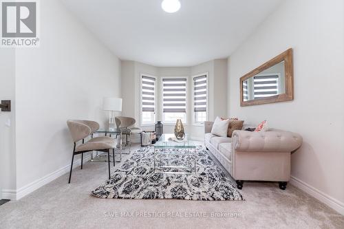 4508 Shuttleworth Drive, Niagara Falls, ON - Indoor Photo Showing Living Room