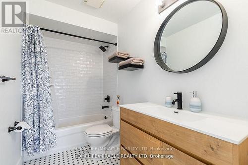 51 Palacebeach Trail, Hamilton (Stoney Creek), ON - Indoor Photo Showing Bathroom