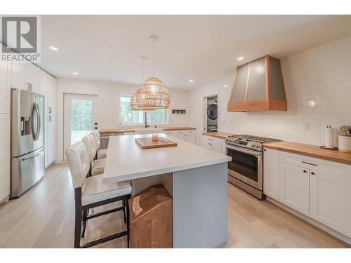 4878 Gloinnzun Drive, 108 Mile Ranch, BC - Indoor Photo Showing Kitchen With Upgraded Kitchen