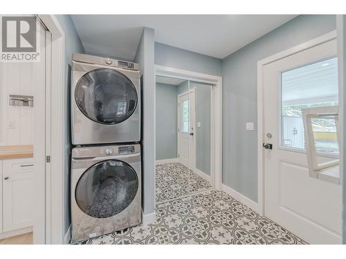 4878 Gloinnzun Drive, 108 Mile Ranch, BC - Indoor Photo Showing Laundry Room