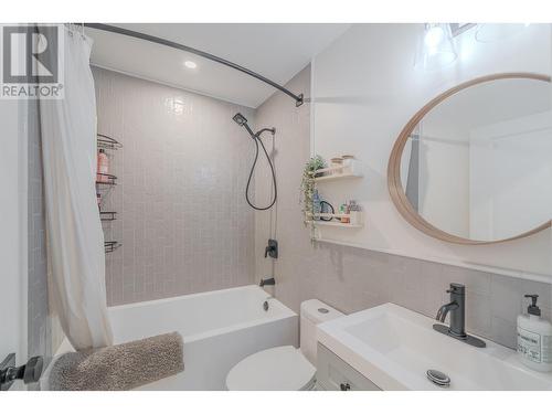 4878 Gloinnzun Drive, 108 Mile Ranch, BC - Indoor Photo Showing Bathroom