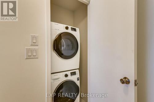 1406 - 12 York Street, Toronto (Waterfront Communities), ON - Indoor Photo Showing Laundry Room