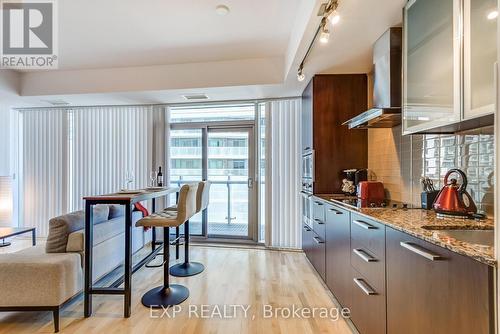 1406 - 12 York Street, Toronto (Waterfront Communities), ON - Indoor Photo Showing Kitchen With Upgraded Kitchen