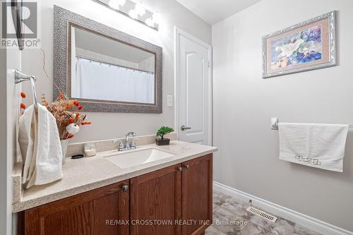 2210 Nevils Street, Innisfil (Alcona), ON - Indoor Photo Showing Bathroom