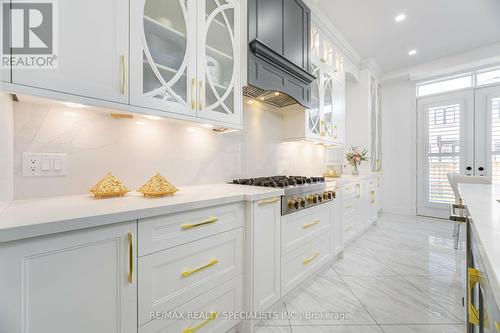 65 Bellefond Street, Vaughan (Kleinburg), ON - Indoor Photo Showing Kitchen With Upgraded Kitchen