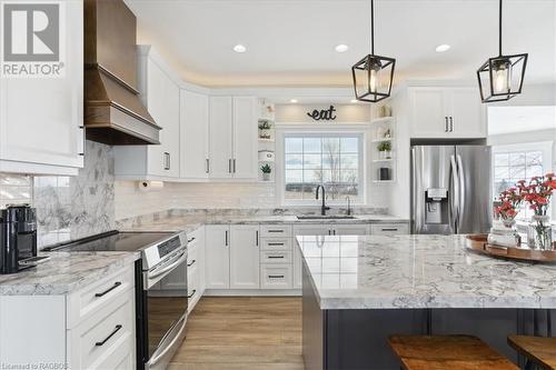 157335 7Th Line, Meaford (Municipality), ON - Indoor Photo Showing Kitchen With Upgraded Kitchen