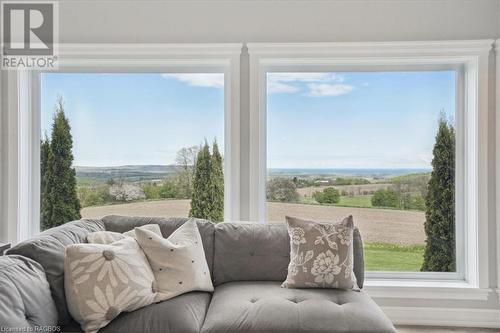 157335 7Th Line, Meaford (Municipality), ON - Indoor Photo Showing Living Room