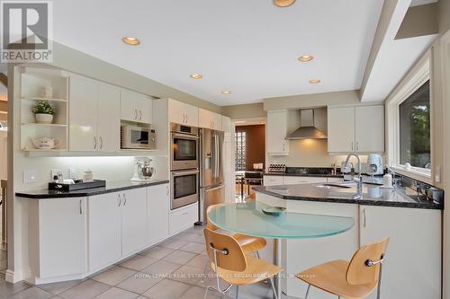 1152 Surrey Court, Mississauga (Erindale), ON - Indoor Photo Showing Kitchen