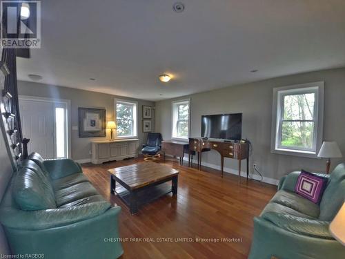 3585 Bruce Road 3, Saugeen Shores, ON - Indoor Photo Showing Living Room