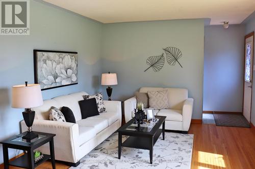 244 Alma Street, St. Thomas, ON - Indoor Photo Showing Living Room