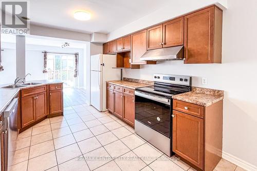 660 Oakcrossing Road, London, ON - Indoor Photo Showing Kitchen With Double Sink