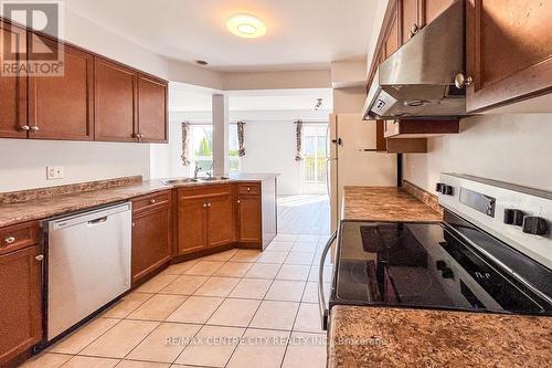 660 Oakcrossing Road, London, ON - Indoor Photo Showing Kitchen With Double Sink