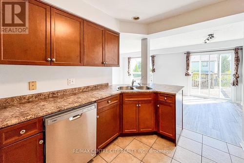 660 Oakcrossing Road, London, ON - Indoor Photo Showing Kitchen With Double Sink