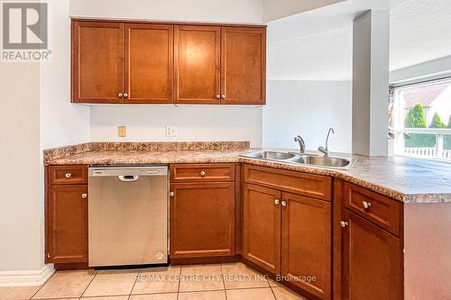 660 Oakcrossing Road, London, ON - Indoor Photo Showing Kitchen With Double Sink