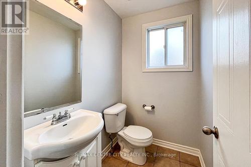 660 Oakcrossing Road, London, ON - Indoor Photo Showing Bathroom