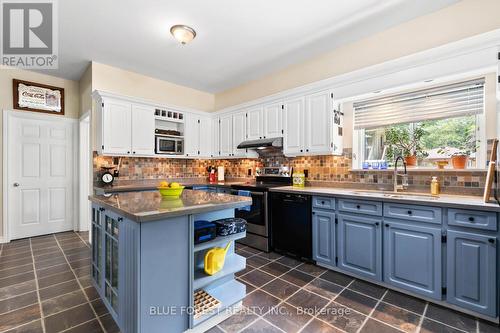 21948 Adelaide Street, Middlesex Centre (Arva), ON - Indoor Photo Showing Kitchen