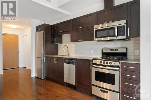 40 Nepean Street Unit#1003, Ottawa, ON - Indoor Photo Showing Kitchen With Upgraded Kitchen